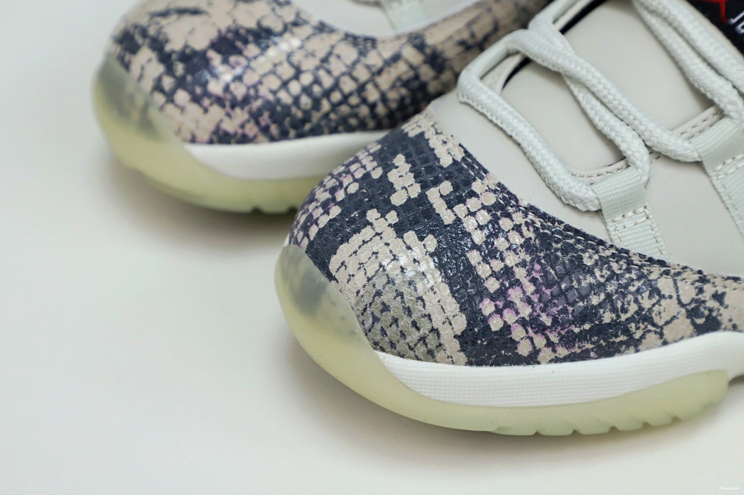 BONE SNAKESKIN LIGHT JORDAN AIR LOW 11 0122